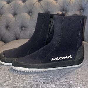 Akona water shoes